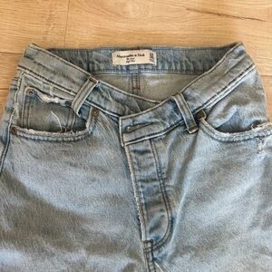 Abercrombie & Fitch cross high-waisted, straight-leg blue jeans